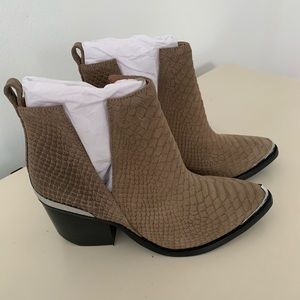 New! Jeffrey Campbell Booties 6